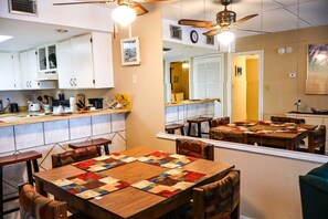 Dining - SURFSIDE II 107 (2-Bedroom Condo) - Pets Allowed by RedAwning (South Padre Island)