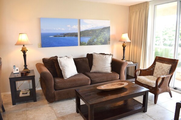 TV - Comfortable Maui Banyan Condo Walking Distance to the Beach (Kihei)