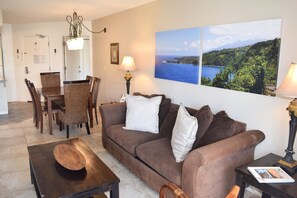 TV - Comfortable Maui Banyan Condo Walking Distance to the Beach (Kihei)