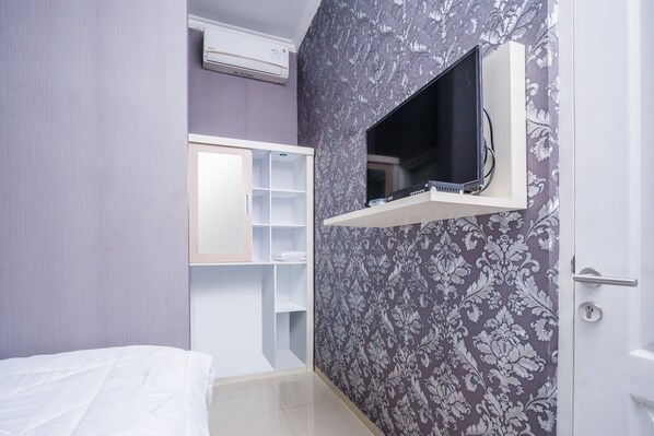 Standard Double Room | Wardrobe