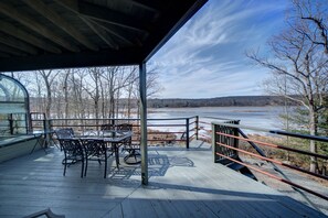 Outdoor dining - Water front boating, fishing, swimming, ski, golf, horseride, hike & more! (Lakcawaxen)
