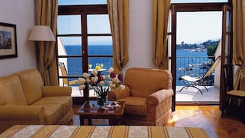 Panoramic Double Room, Sea View | Living area | Flat-screen TV, books, stereo
