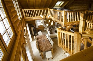 Fernseher, Kamin, Videospiele, DVD-Player