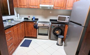 冰箱、微波炉、烤箱、电热水壶