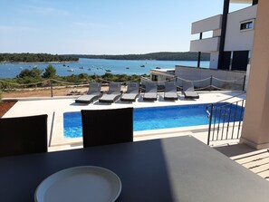 Outdoor pool - Villa Neo with terrace, pool and breathtaking sea views (Medulin)