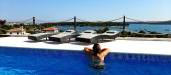 Villa Neo with terrace, pool and breathtaking sea views