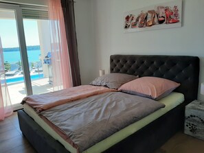 4 bedrooms, in-room safe, iron/ironing board, WiFi - Villa Neo with terrace, pool and breathtaking sea views (Medulin)