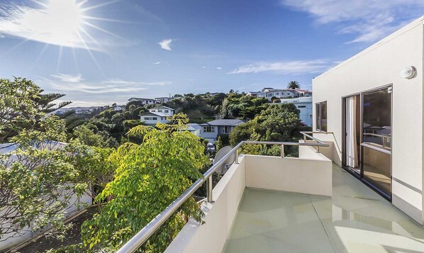 Property grounds - A LUX Room with Ensuite close to Beach and Train station (Porirua)