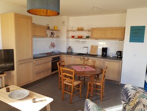 Dining - Bright beautiful vacation apartment by the sea / Bel appartement de vacances en bord de mer (Mèze)