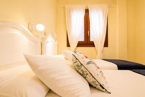 3 slaapkamers, een strijkplank/strijkijzer, reisbedje, gratis wifi