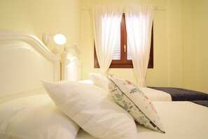 3 slaapkamers, een strijkplank/strijkijzer, reisbedje, gratis wifi