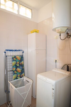 أحواض استحمام، مجففات شعر، مناشف، صابون