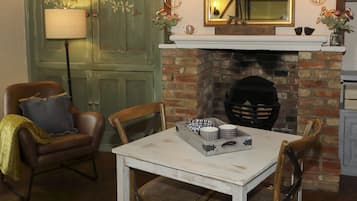 Daily full breakfast (GBP 10.00 per person)