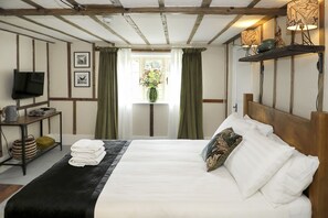 Kahden hengen classic-huone, 1 suuri parisänky, näköala puutarhaan | Ilmainen Wi-Fi, vuodevaatteet