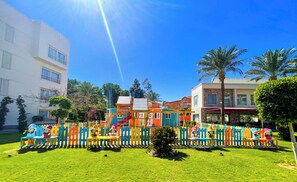Zona de juegos infantil al aire libre