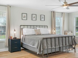 5 Schlafzimmer, Zimmersafe, Bügeleisen/Bügelbrett, WLAN