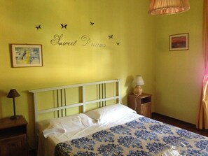 3 chambres, fer et planche à repasser, Wi-Fi, draps fournis