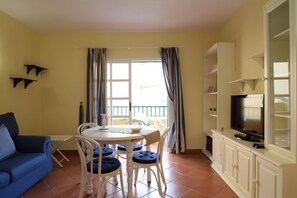 Dining - GreenDay (La Quinta)