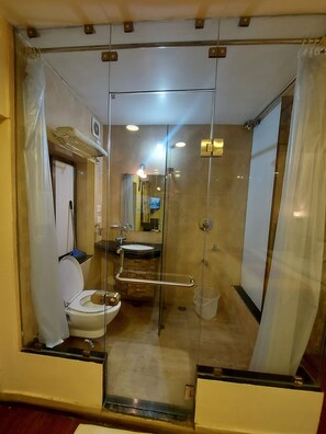 Non AC Super Deluxe Room 2nd Floor | Bathroom | Shower, rainfall showerhead, free toiletries, hair dryer - Shaleen Elegance Homestay (Abu Road)