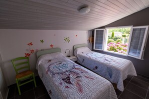2 bedrooms, desk, iron/ironing board, travel cot
