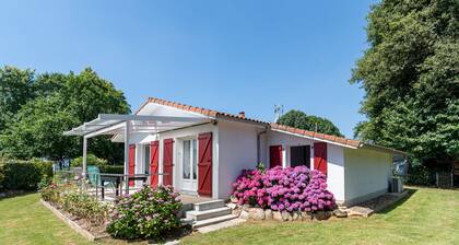 F3 air-conditioned house for 4 people.