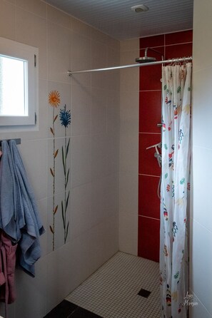 Douche, sèche-cheveux