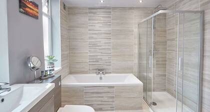 Host & Stay | Riftswood @ Ruby