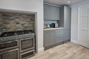 Fridge, microwave, oven, stovetop - Host & Stay | Riftswood @ Ruby (Saltburn-by-the-Sea)