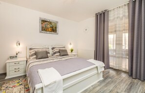 1 bedroom, in-room safe, travel crib, free WiFi