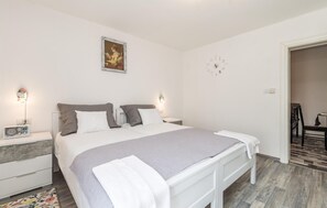 1 bedroom, in-room safe, travel crib, free WiFi