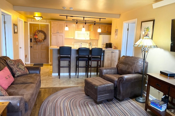 Smart TV, caminetto, videogiochi, lettore DVD