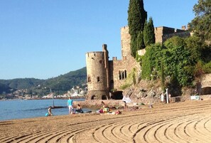 On the beach - Provencal villa in the heart of the city of perfumes, private swimming pool and parking lot (GRASSE)