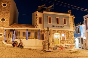 Vista frontal de la propiedad