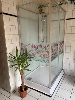 Shower, hair dryer, towels, soap - Das Heidenest im Weiten Land (Fintel)