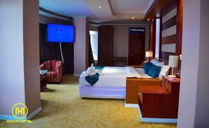Suite Eksekutif | Meja kerja, ruang kerja ramah laptop, Wi-Fi gratis, dan seprai linen