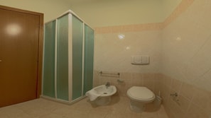 Serviettes fournies, papier toilette
