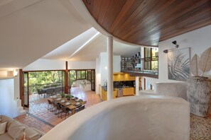 Interior - Little Cove 4BR Home, Pool, Pool table, Sleeps 16 (Noosa Heads)