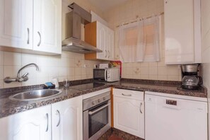 Fridge, microwave, oven, stovetop - Torreblanca seafront apt by Costarentals - Ref 102 (Fuengirola)