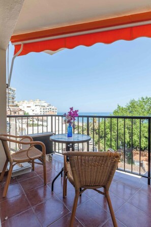 Outdoor dining - Torreblanca seafront apt by Costarentals - Ref 102 (Fuengirola)