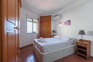 2 soverom, strykejern/-brett, reiseseng for barn og wi-fi (inkludert)