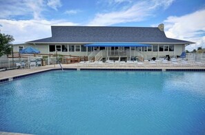 Piscine extérieure, piscine chauffée