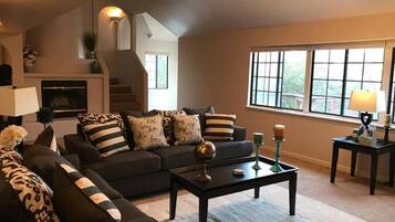 Smart TV, fireplace