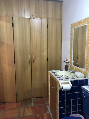 Shower, towels
