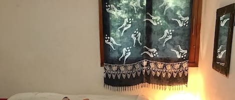 1 habitación, tabla de planchar con plancha, wifi y ropa de cama