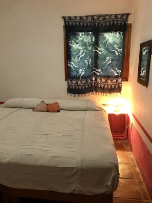 1 habitación, tabla de planchar con plancha, wifi y ropa de cama 