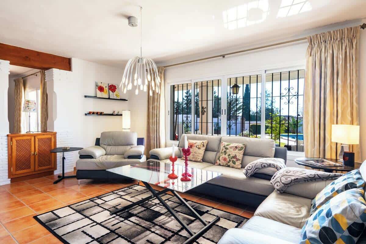 Smart TV, fireplace, offices