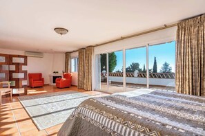 4 soverom, strykejern/-brett, wi-fi (inkludert) og sengetøy