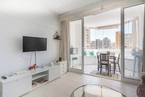 Fernseher, Kamin, Arbeitsbereiche