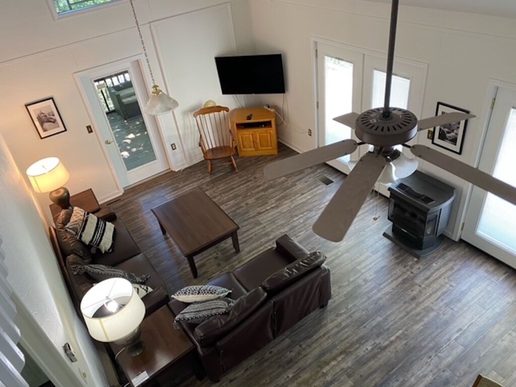 Newly Renovated Mountain Retreat with 5 Bedrooms/3 Full Bathrooms
