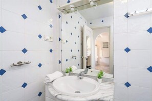 Shower, hair dryer, towels - Family apt near beach by Costarentals - Ref 115 (Mijas)